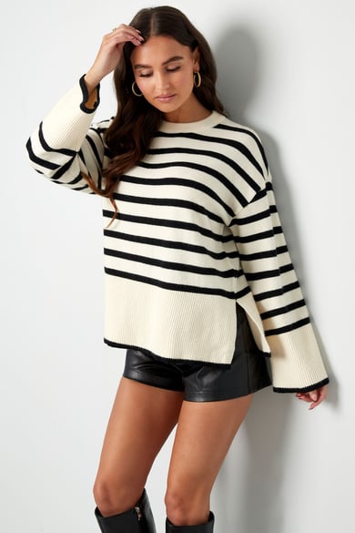Breiter Strickpullover mit Streifen und ausgestellten Ärmeln – schwarz h5 Bild2